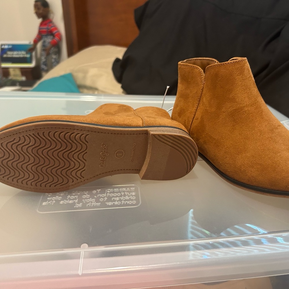 Girls’ Tan Suede Ankle Boots – New with Tags